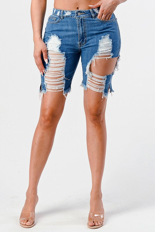 DESTROYED MID RISE BERMUDA SHORT