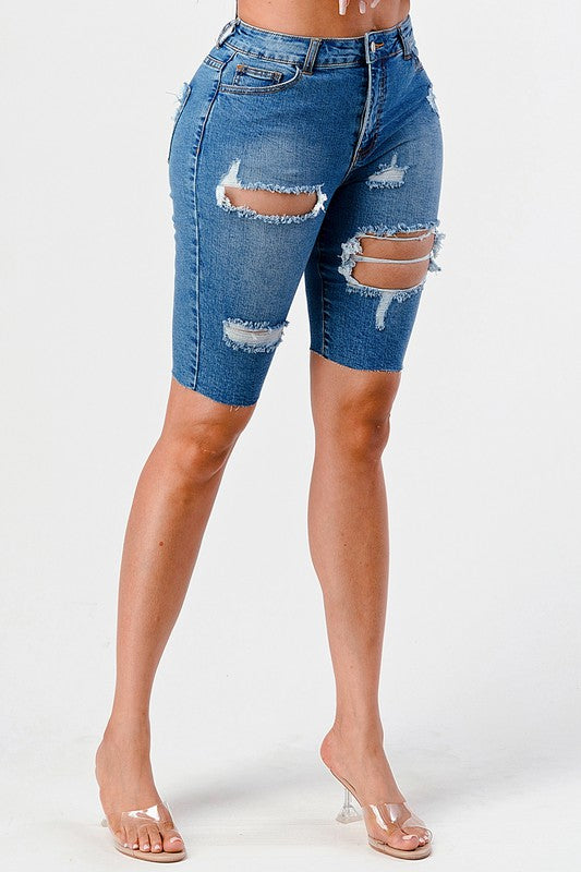 DISTRESSED CUT-OFF HIGH RISE BERMUDA  SHORT