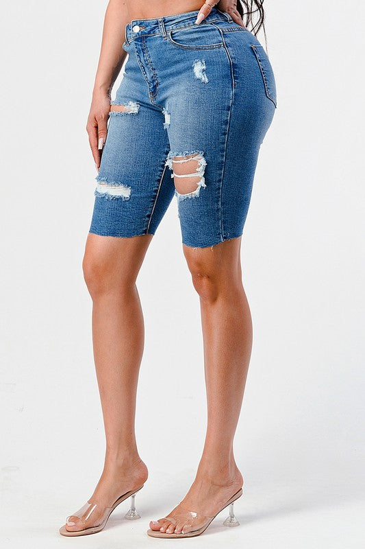 DISTRESSED CUT-OFF HIGH RISE BERMUDA  SHORT